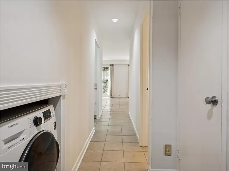56 G St SW #B — Photo 2