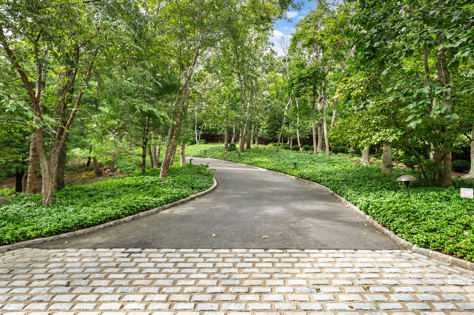  Grand Secluded Entrance