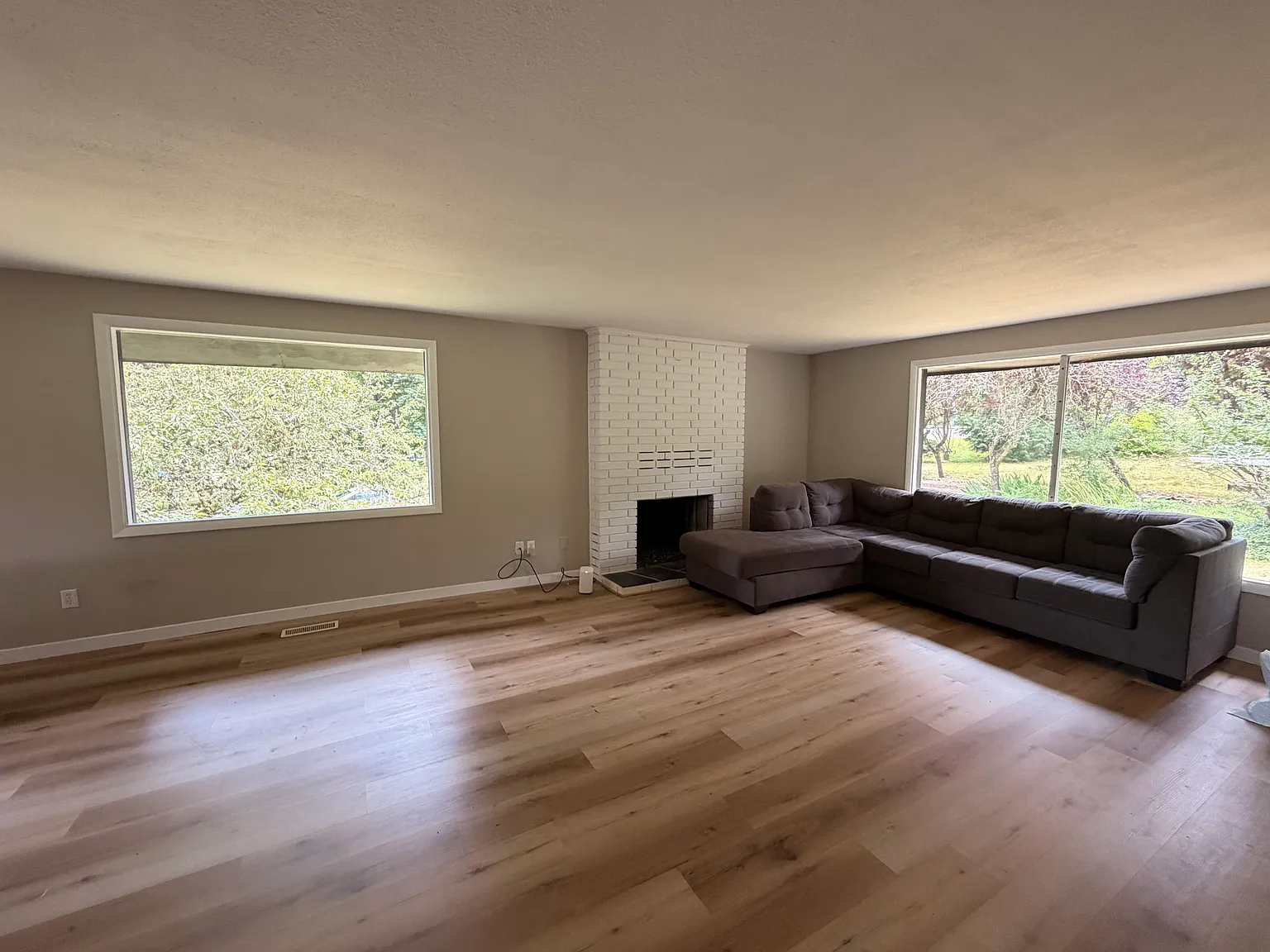 5 bed, 1836 sqft, $915 — Photo 2