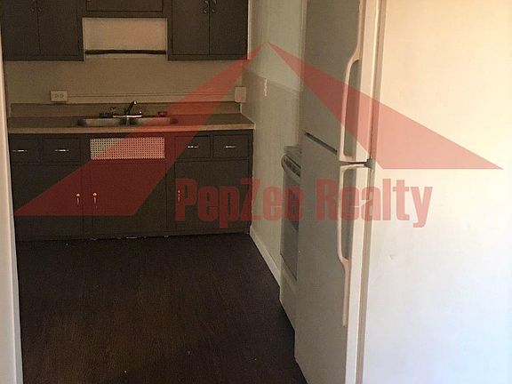 3rd image of 944 Old Orchard Ave
