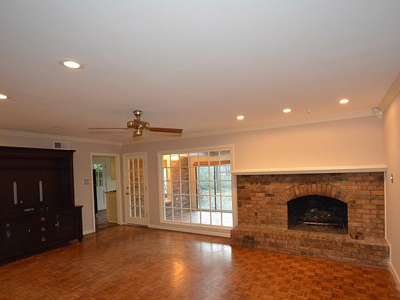 4th image of 1907 Thorncroft Dr