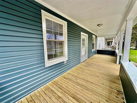 3rd image of 2519 Sanford Ave