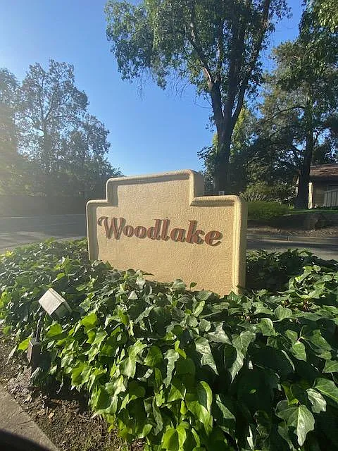 1801 Woodlake Dr — Photo 3