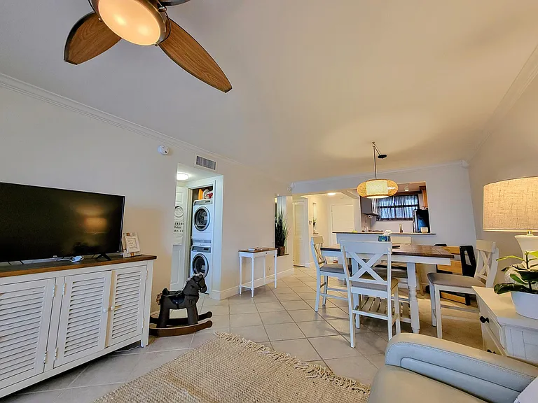 111 Lake Emerald Dr #406 — Photo 7