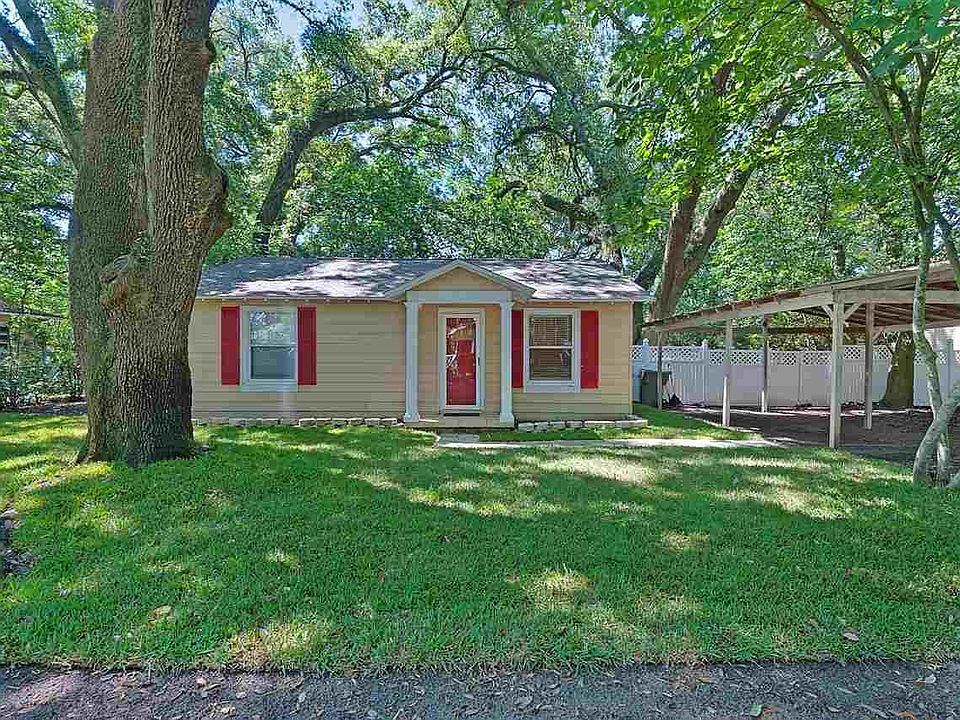 1st image of 313 Yoakum St