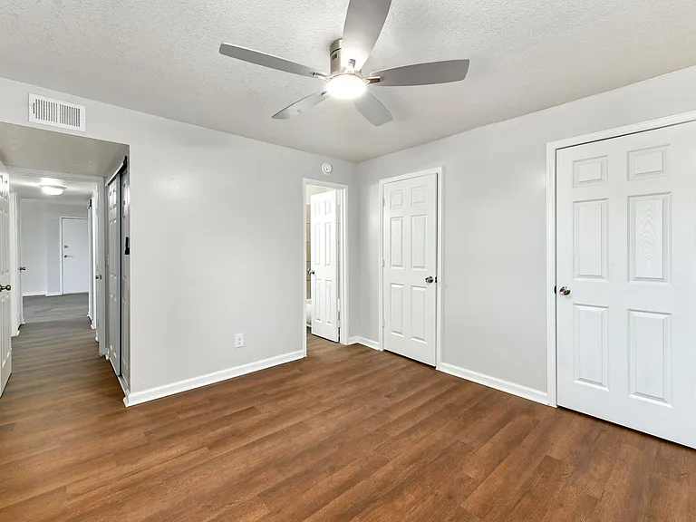 Legend Oaks Gated Community — Photo 59
