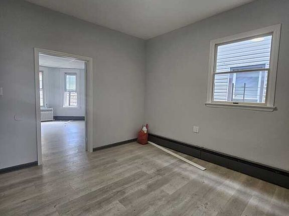 5th image of 157 Linden St APT 2
