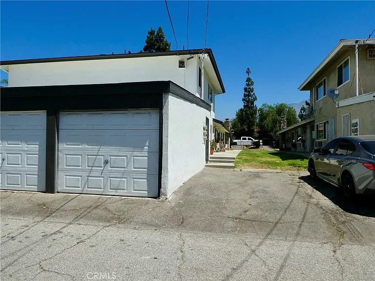 966 W Pine St — Photo 22