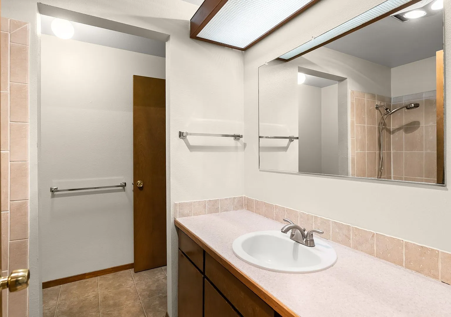 Well-Maintained 2 Bedroom & 1.5 Bath Condo — Photo 3