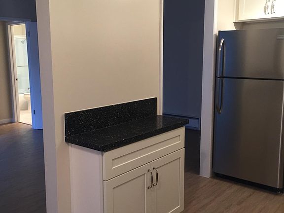 2nd image of 40 Glen Eyrie Ave APT 28
