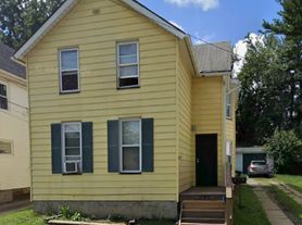 3146 W 71st St, Cleveland, OH