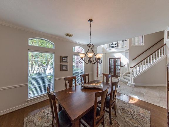 4th image of 2902 Park Bend Dr