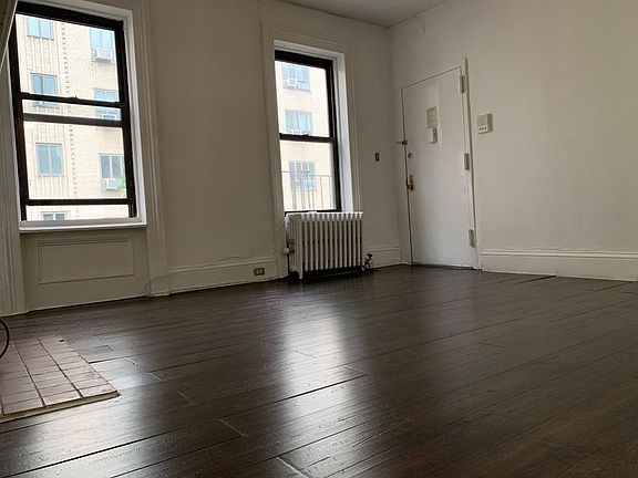4th image of 203 W 20th St APT 4E