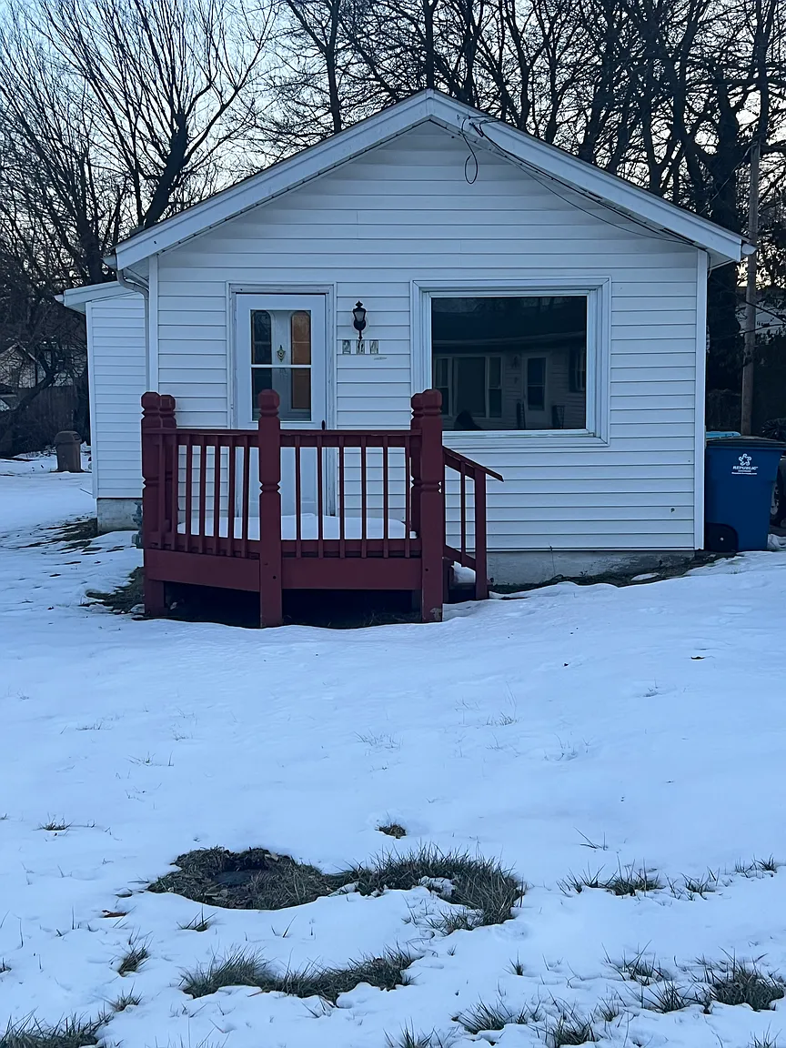 204 Flora Dr photo 1