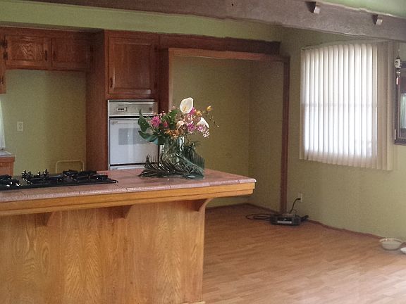 Spacious and sunny kitchen