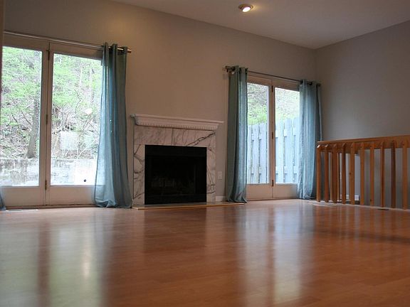5th image of 216 Hastings St