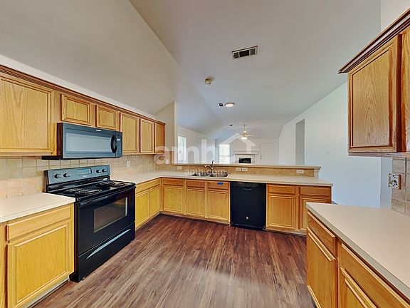 4th image of 1004 Courtside Dr
