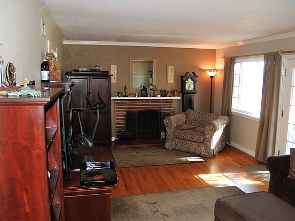 3rd image of 11861 Steele Dr