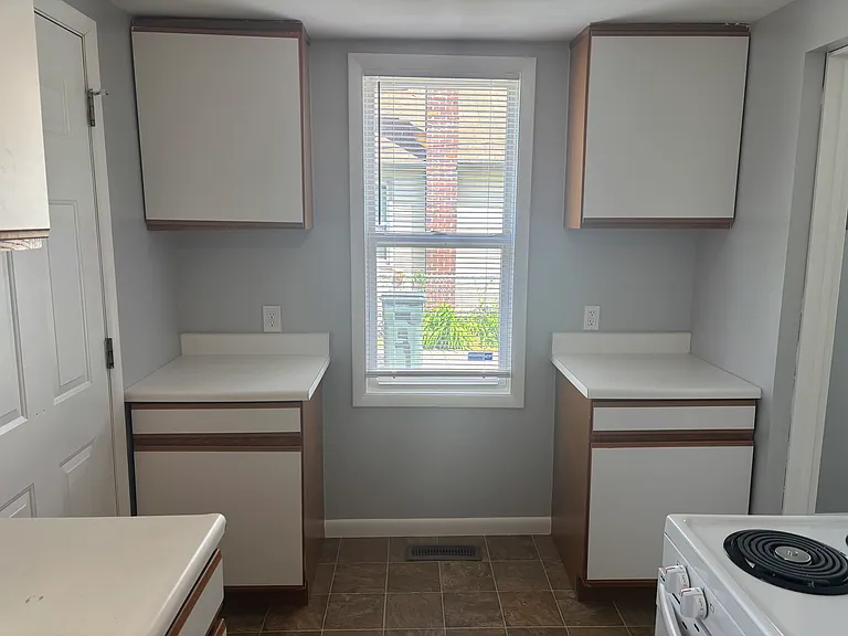 22441 Ridgeway St — Photo 27