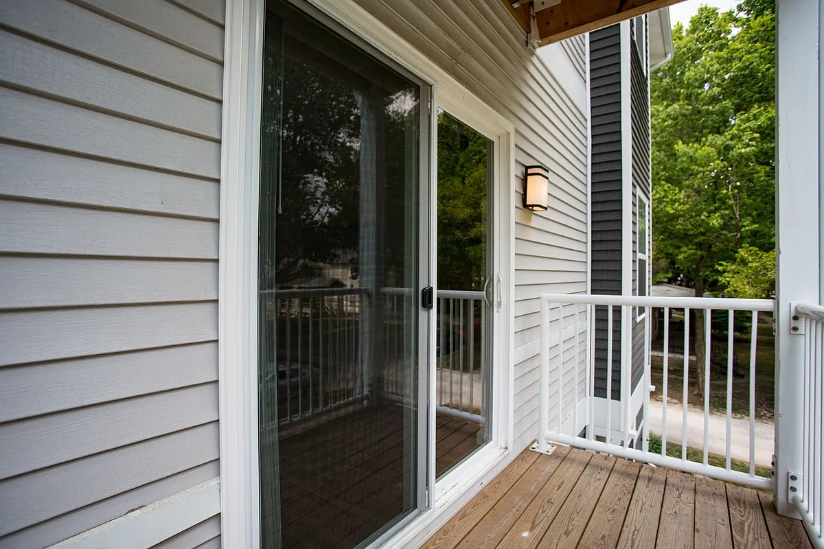 Building Photo - 509 S Elm St #102