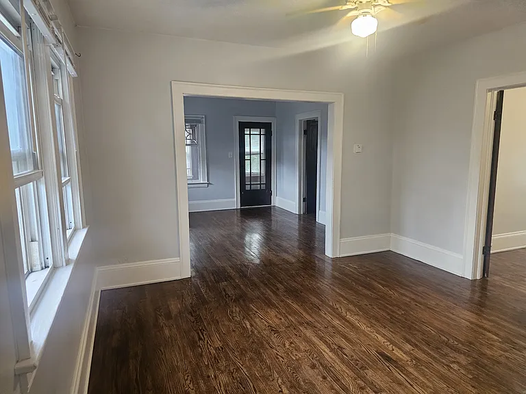 3518 Schiller Ave #UPSTAIRS — Photo 5