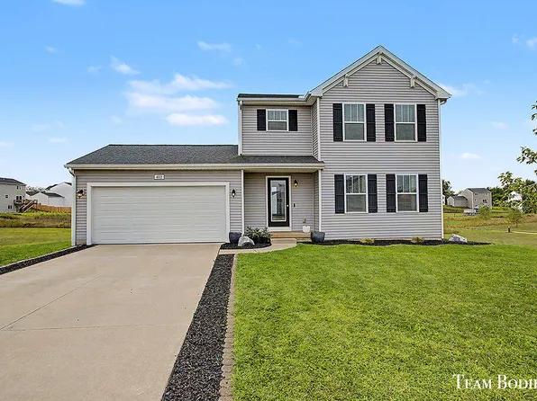 402 Oak Hill Ct, Middleville, MI 49333