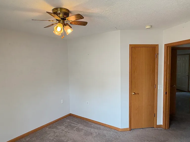 1810 W Marigold Dr — Photo 4