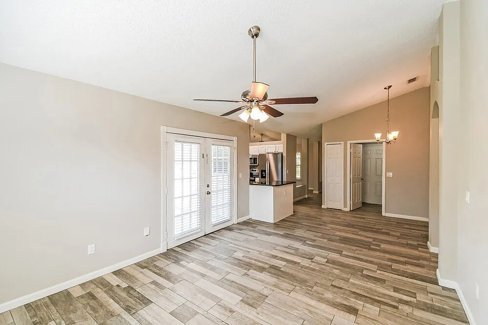 3 bed, 2.0 bath, 1408 sqft, $1,855 — Photo 4
