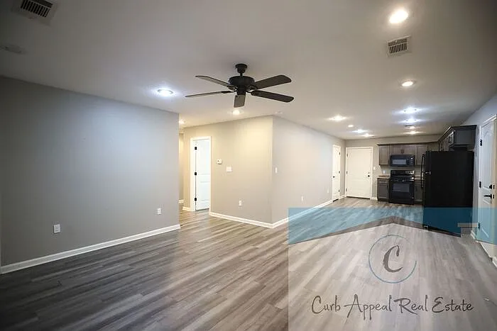 918 W Oak Ave #B — Photo 3