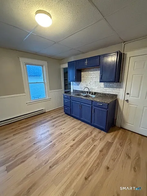 3 bed, 1.0 bath, 3809 sqft, $1,800 — Photo 4