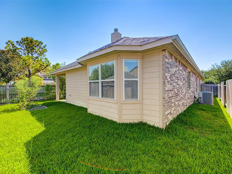 19306 Boulder Bay Ln — Photo 46