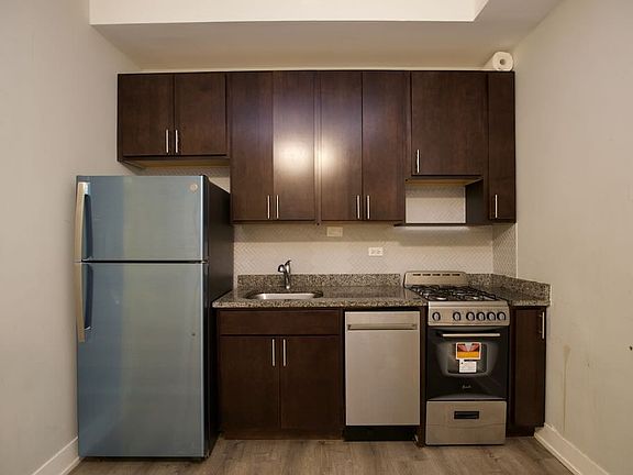 4th image of 4851 N Damen Ave