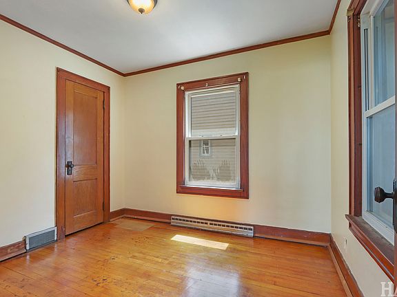 4th image of 825 N Ash St