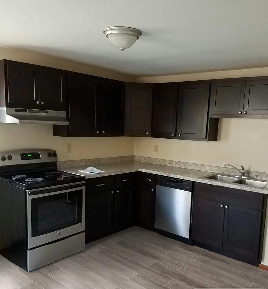 5 bed, 1500 sqft, $400 — Photo 2