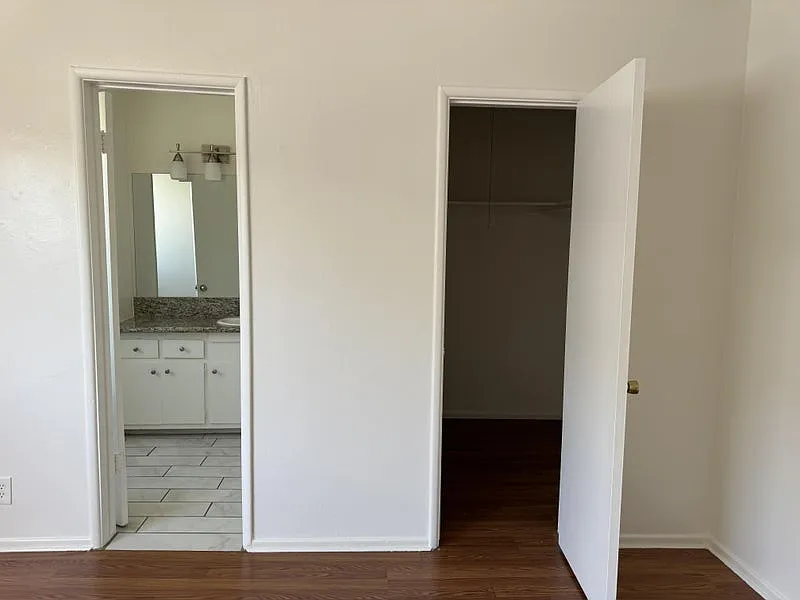 1 bed, 1200 sqft, $1,300 — Photo 2