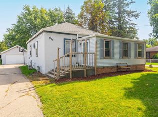 2716 Harrison St, Oshkosh, WI 54901