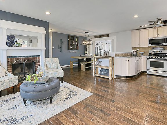 2nd image of 415 Rollins St