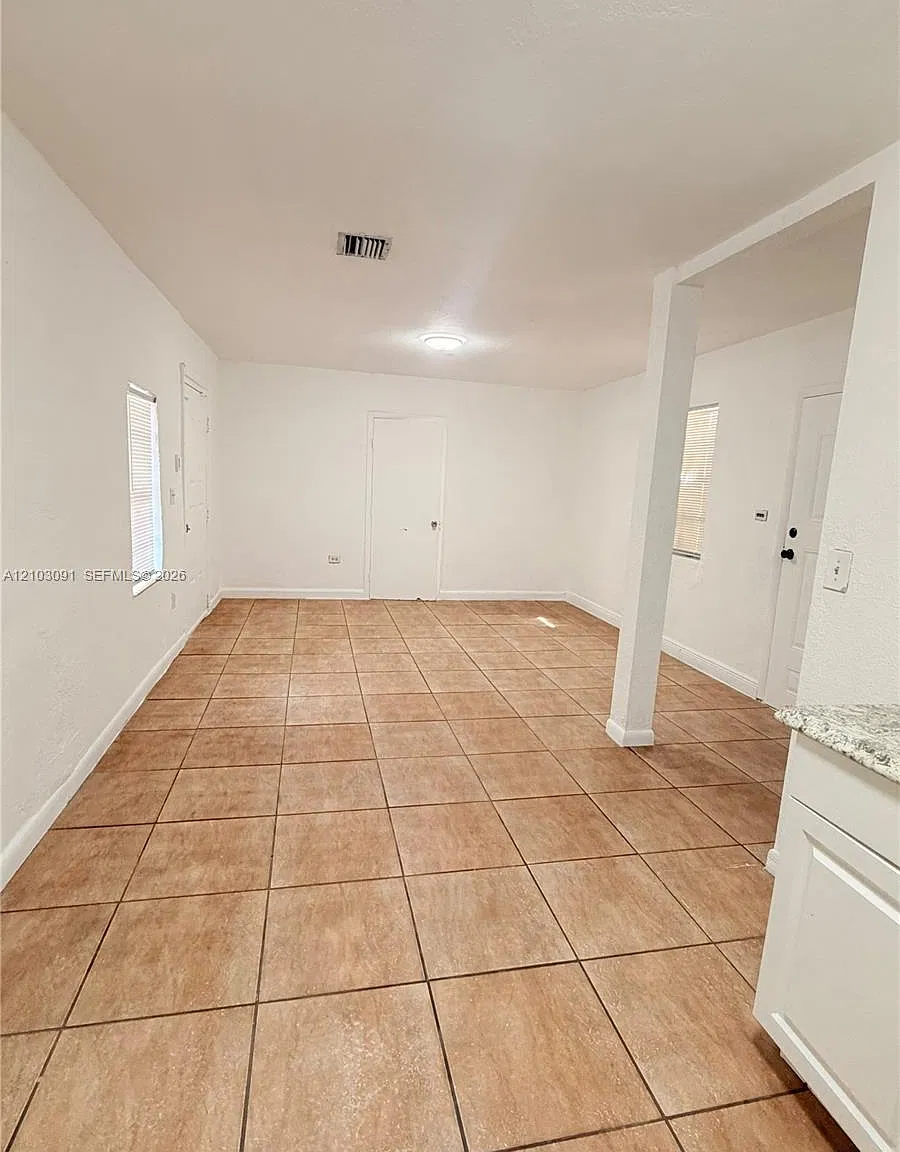 N Miami Estates — Photo 4
