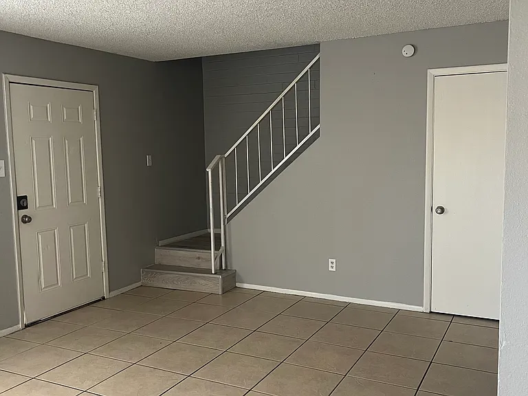 4003 W Reade Ave #1 — Photo 3