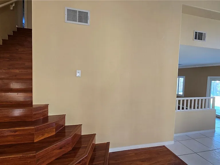 2232 Alanhurst Dr — Photo 9