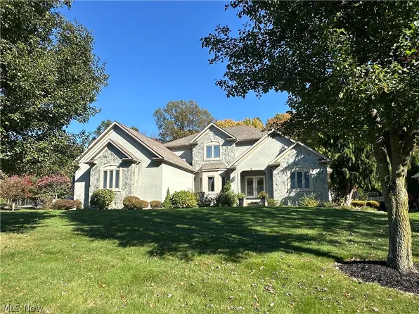 400 Amber Dr SE, Warren, OH 44484