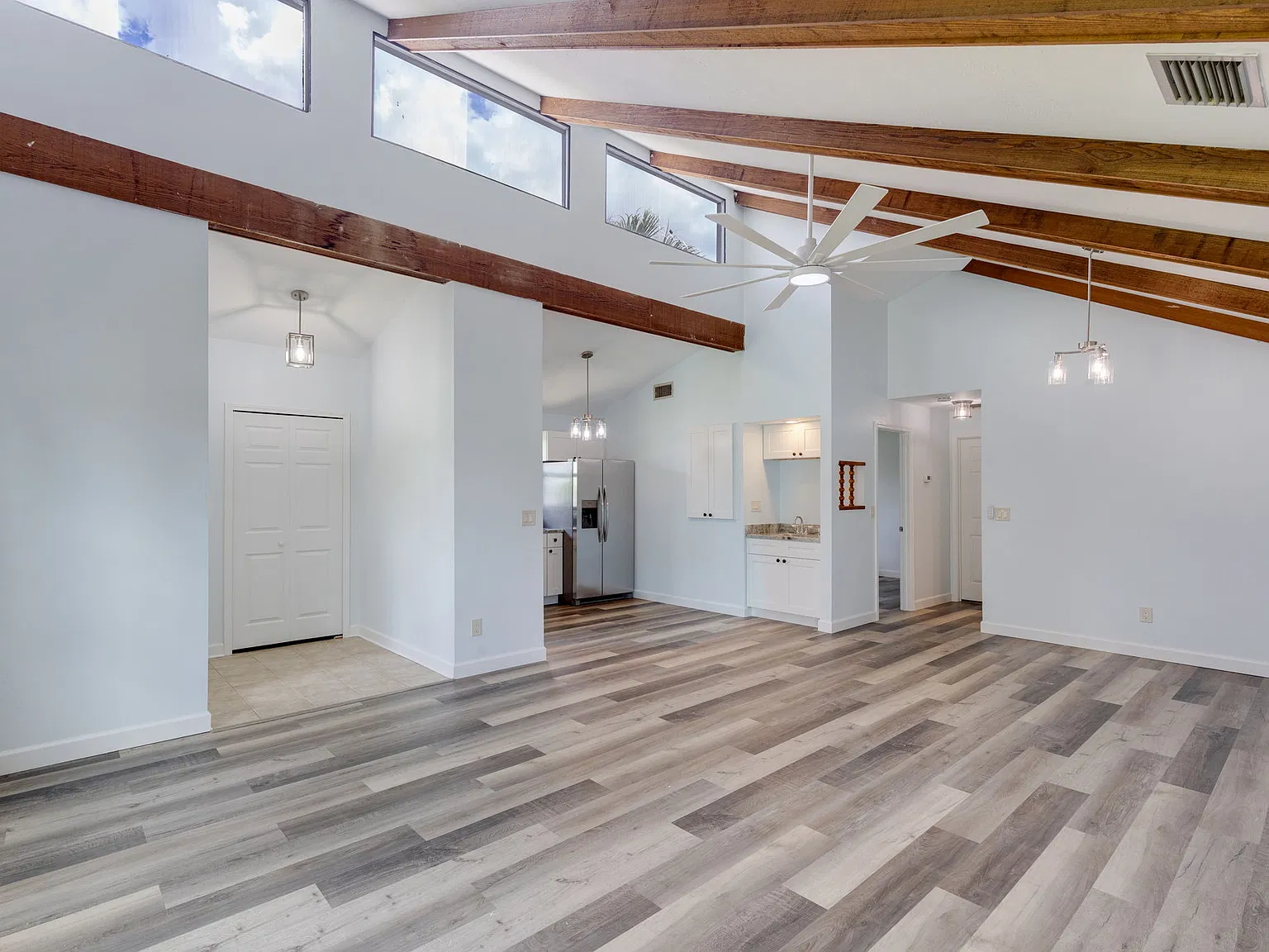 2 bed, 1071 sqft, $1,400 — Photo 2