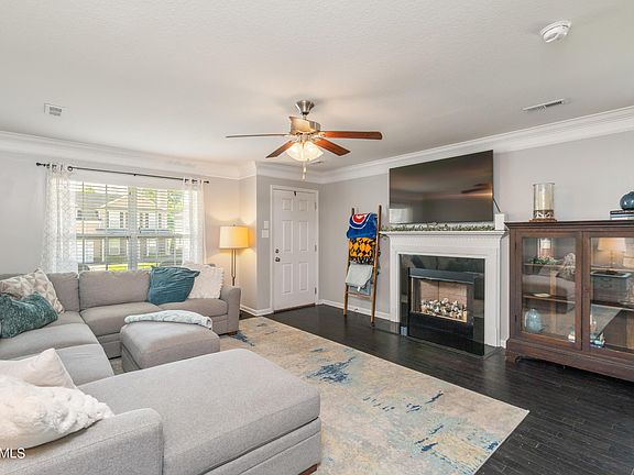 3rd image of 8345 Cureton Park Ln