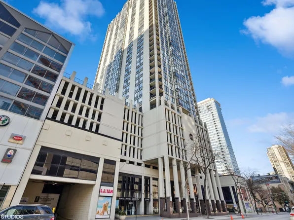1122 N Clark St APT 2703, Chicago, IL 60610