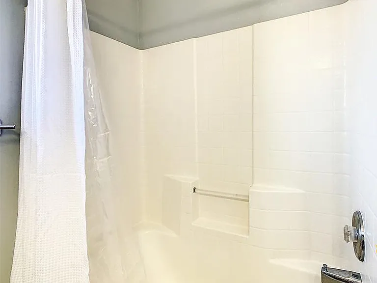 101 Bloomingdale Dr — Photo 37