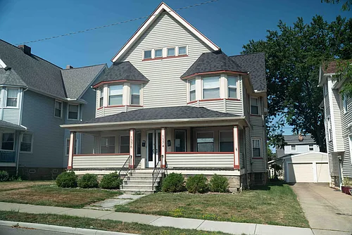 1374 Gladys Ave Photo 1