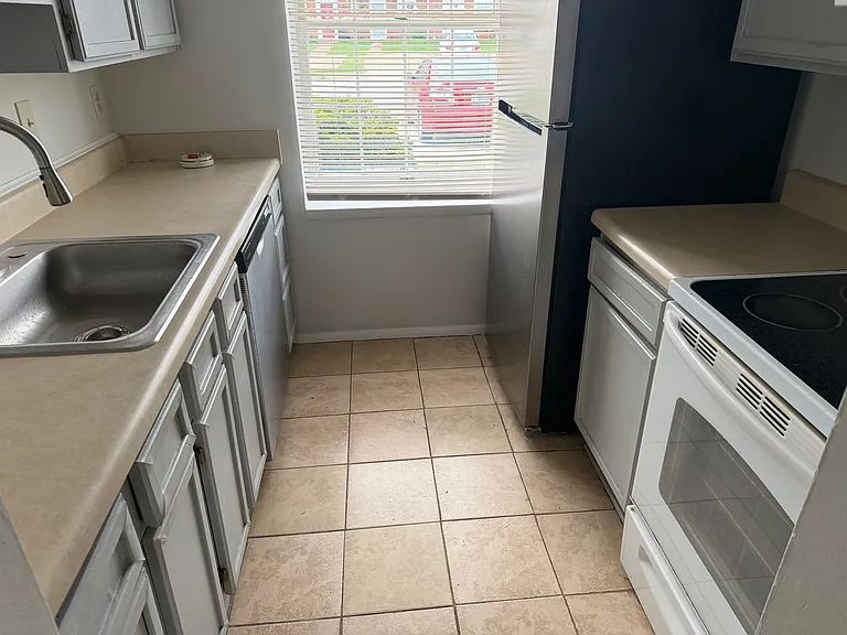 10 Christine Ct — Photo 4