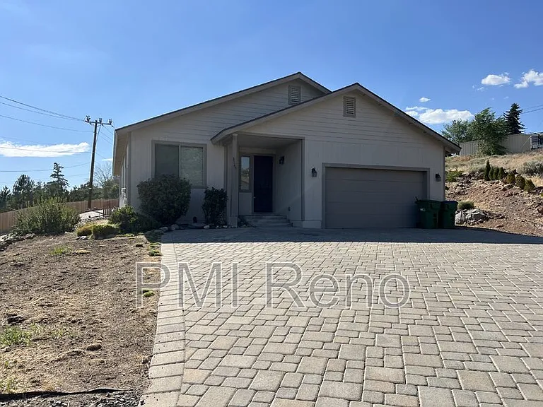 3025 Comstock Dr — Photo 2