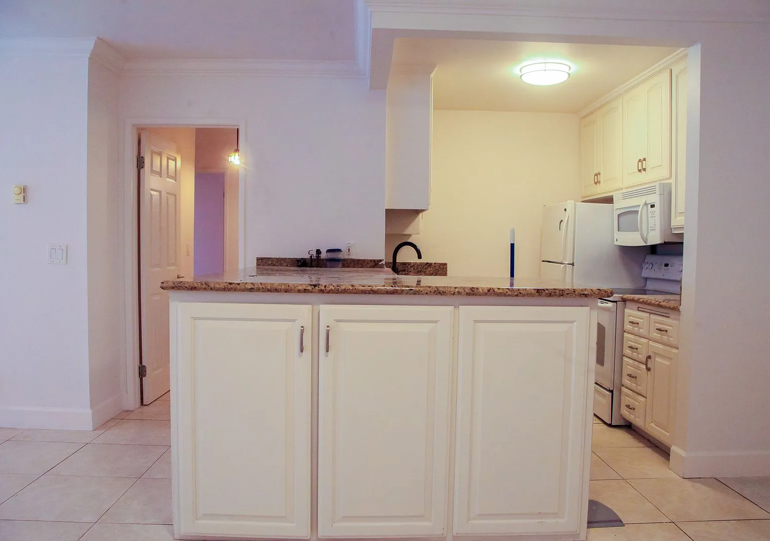 Spacious 2-Bedroom Condo in Cross Creek Village with Resort-Style Amenities — Photo 3