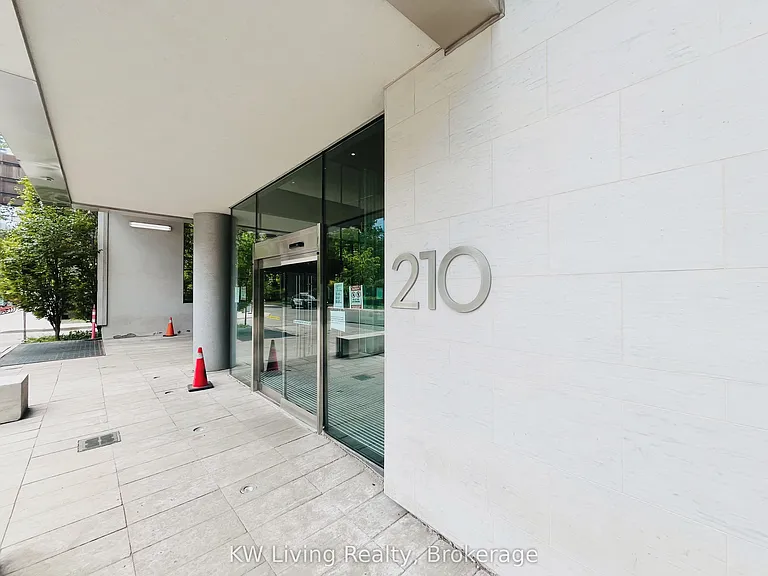 210 Simcoe St #912 — Photo 2